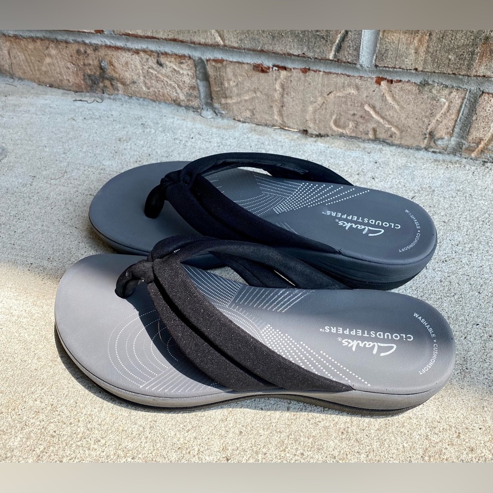 Clarks Cloud Steppers Arla Gilson flip flops sandals Clark’s sandals size 7